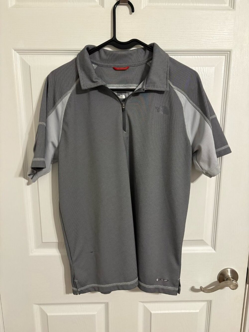 The North Face FlashDry Quarter Zip Polo Men's M Gray